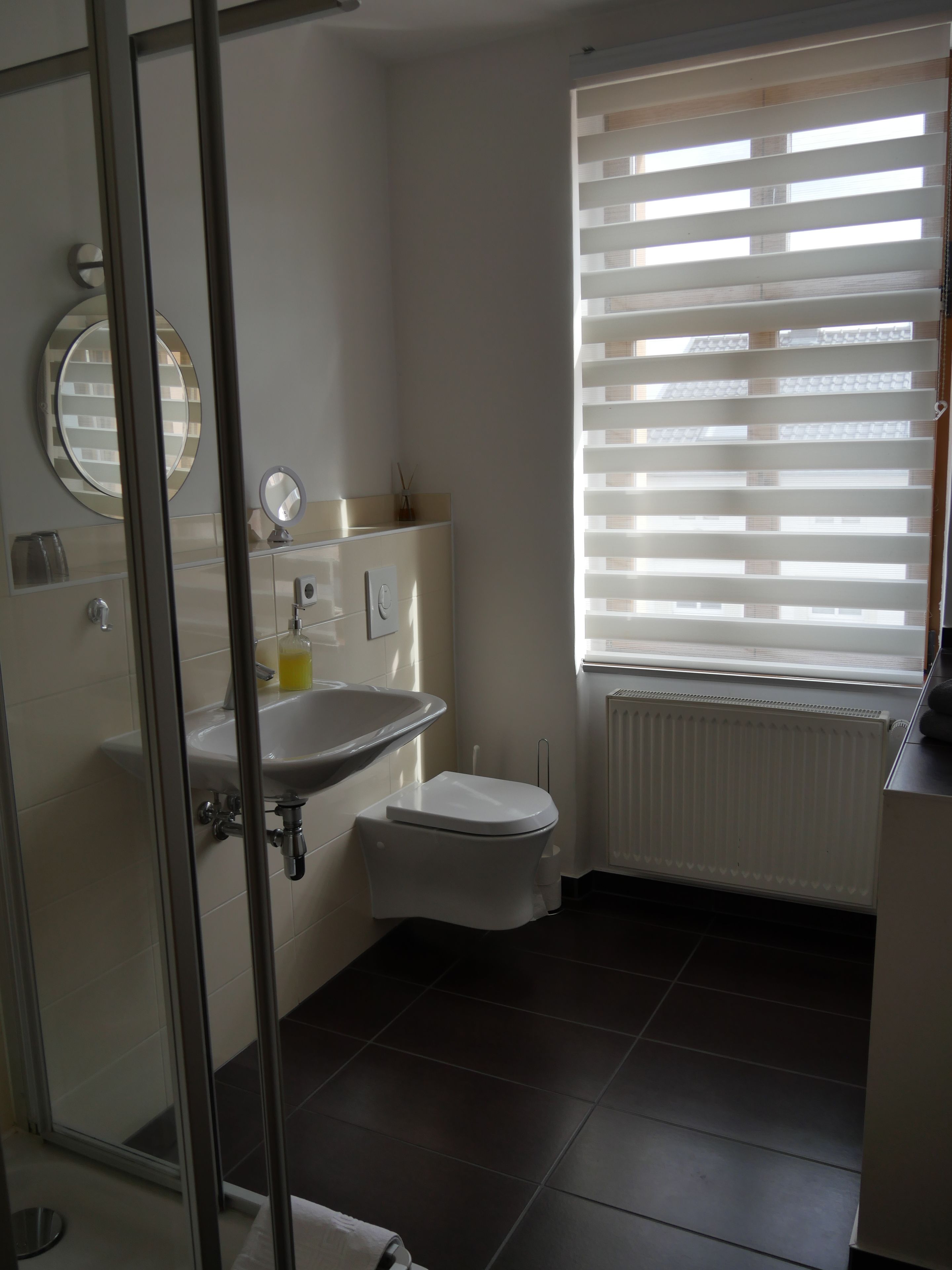 Suite, Stadtblick | Badezimmer | Dusche, Handtücher