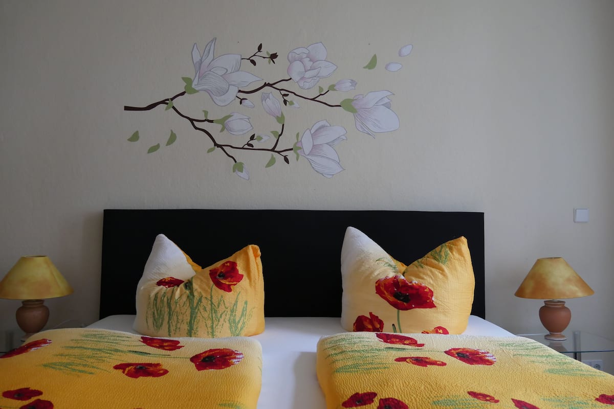 Kamar Double, pemandangan kota | 1 kamar tidur, meja kerja, tirai kedap cahaya, dan Wi-Fi gratis