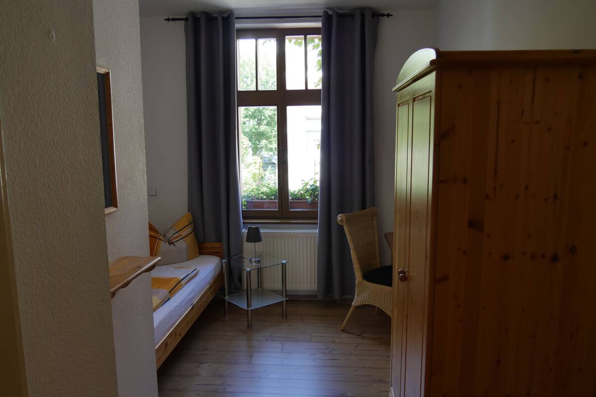 Einzelzimmer, Stadtblick | Schreibtisch, Verdunkelungsvorhänge, kostenloses WLAN, Bettwäsche