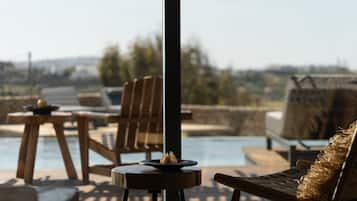 Fokos Superior Suite with Sharing Pool | Ausblick vom Zimmer