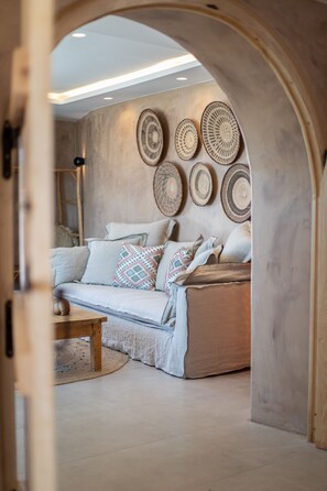Ftelia Premium Suite with Private Pool | Wohnbereich