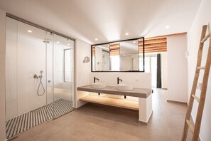 Mersini Standard Suite with Glass Pool | 浴室 | 拖鞋