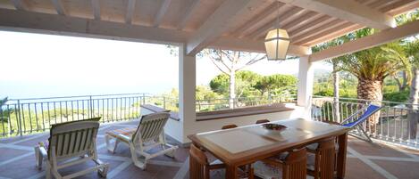 Villa | Terrace/patio