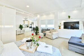 Smart TV, books - AEOLIS SUITES , Ancient Athens at your window! (Athina)