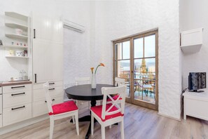Căn hộ (Apartments Villa Kameja - Two Bedroom) | Phòng ăn