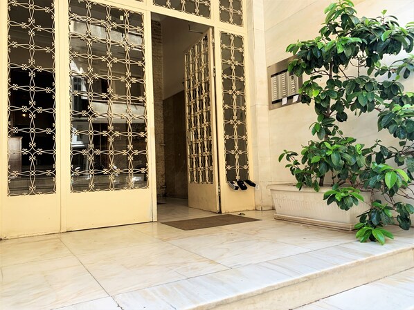 Property entrance - GK Niki (Athens)