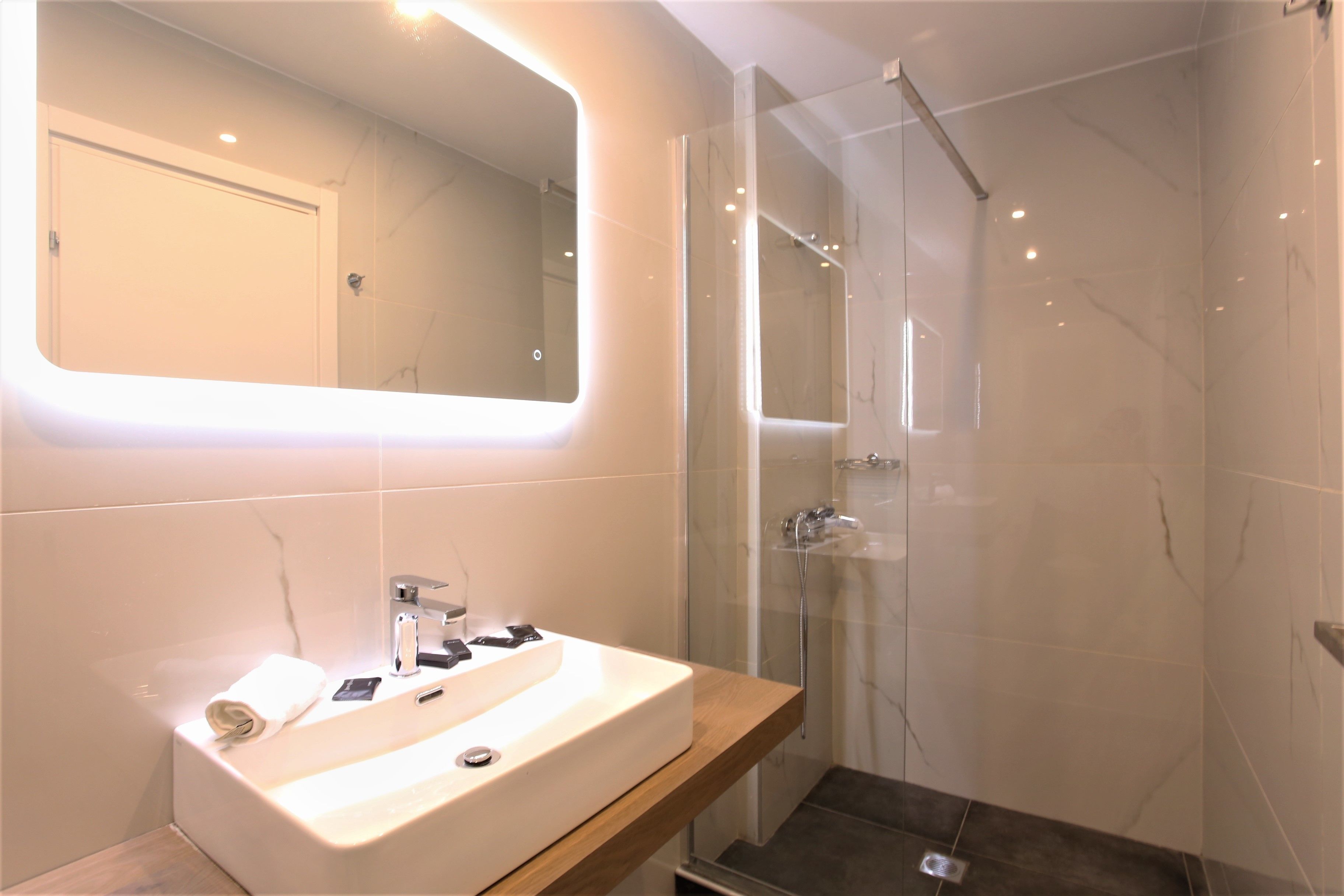 Ground Floor Apartment (One Space) | Bathroom | Shower, free toiletries, hair dryer, towels