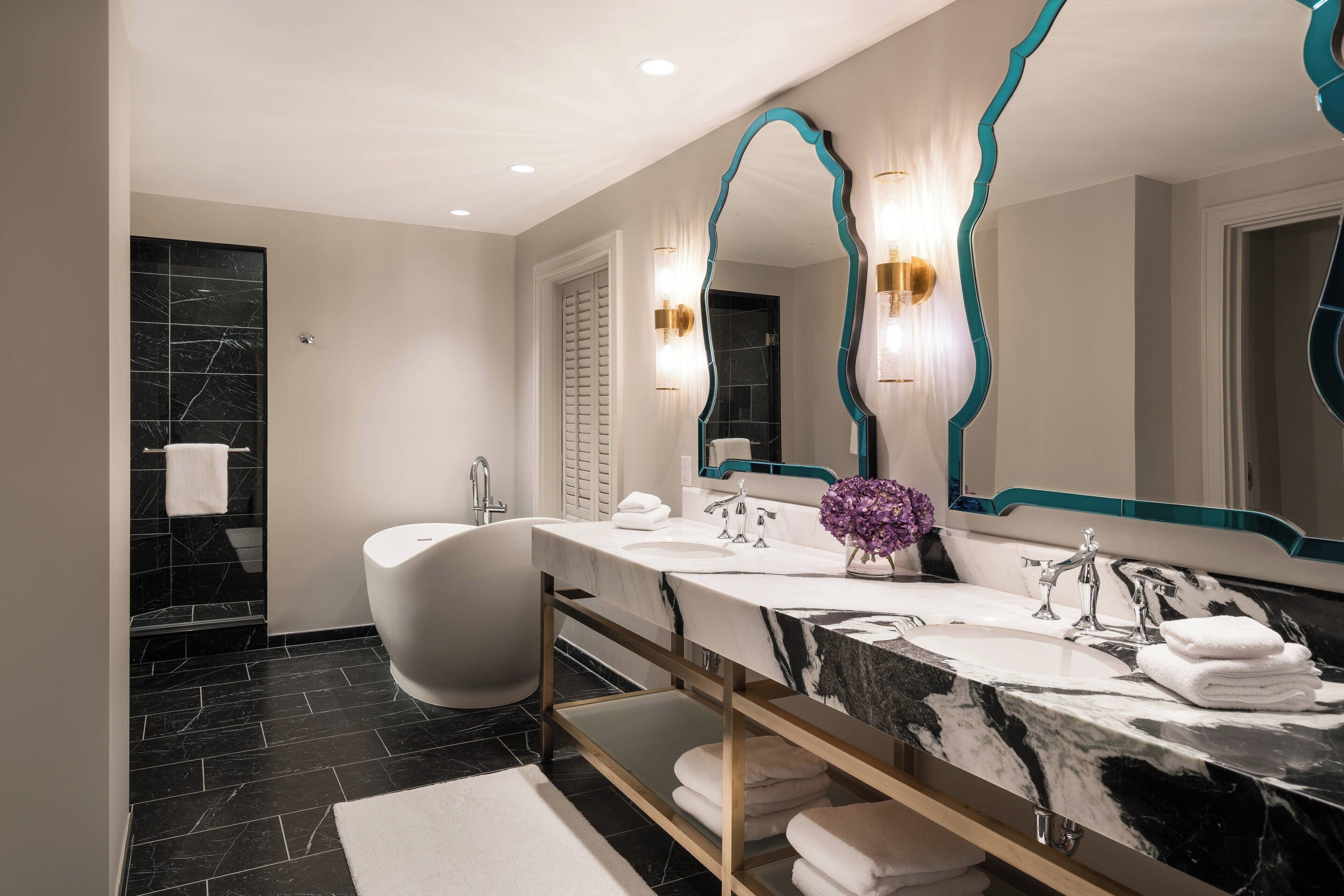 suite, 1 bedroom, non smoking | bathroom | shower, free toiletries, hair dryer, bathrobes