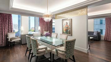 Bureau, espace de travail pour ordinateur portable, rideaux occultants