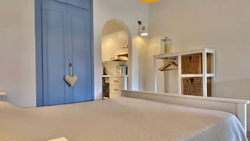 Portolano 06 by Solturelba | 1 bedroom, blackout drapes, bed sheets