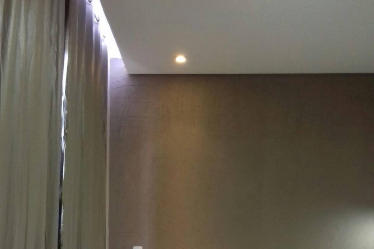 Minibar, free WiFi, bed sheets