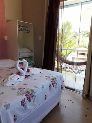 Minibar, free WiFi, bed sheets