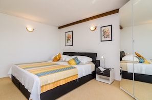 Estúdio standard, terraço | Roupas de cama premium, individualmente decorados