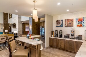 含每日自助早餐