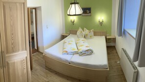 3 Schlafzimmer, Reisekinderbett, WLAN, Bettwäsche