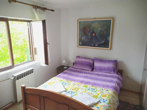 Desk, free WiFi, bed sheets