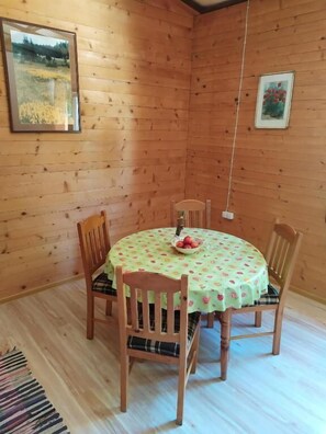 Oven, stovetop, cookware/dishes/utensils