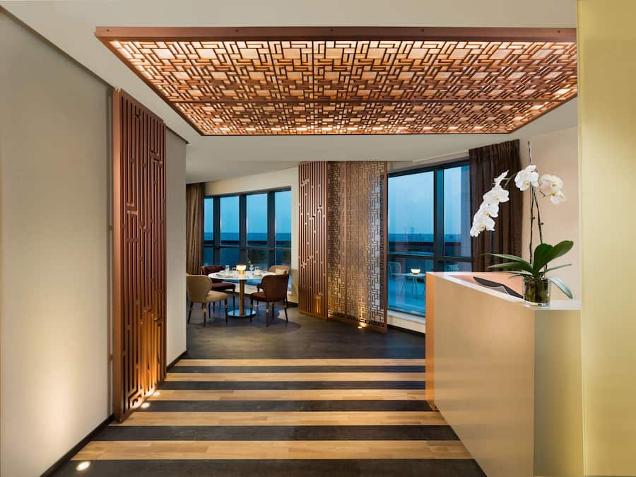 Cocktailbaari, nÀkymÀ uima-altaalle, avoinna joka pÀivÀ