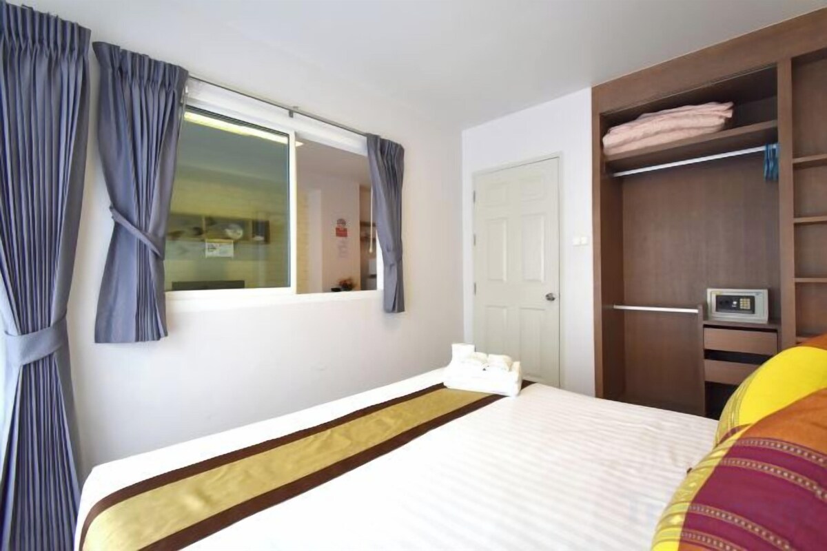 1 bedroom, in-room safe, desk, blackout drapes
