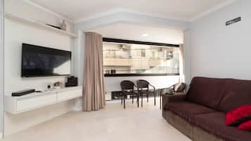 Apartemen | Area keluarga | TV layar datar