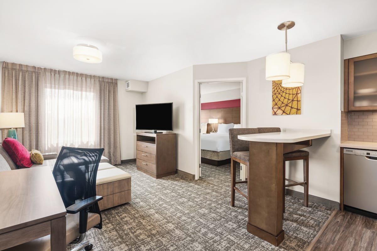 1 bedroom, in-room safe, desk, blackout curtains