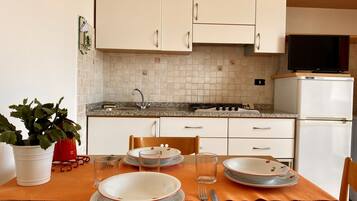 Full-sized fridge, stovetop, coffee/tea maker, cookware/dishes/utensils