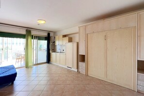 1 bedroom, desk, bed sheets