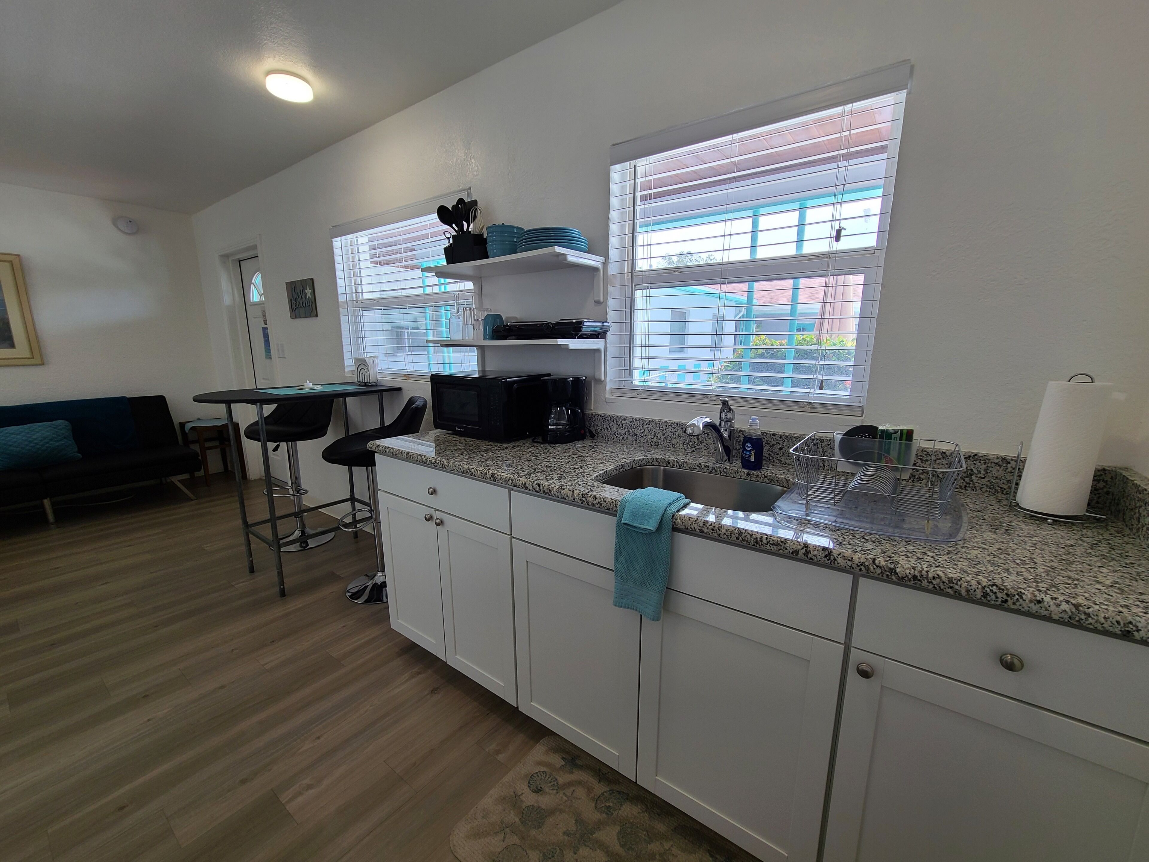 Deluxe Studio | Private kitchenette