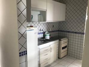 Appartement de base (201) | Cuisine privée | Four à micro-ondes, vaisselle et ustensiles