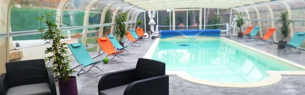 Indoor pool, sun loungers
