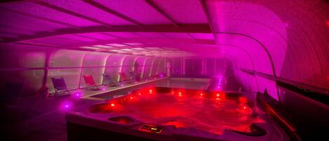 Indoor spa tub