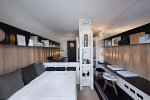 City Studio (22m2) | Iron/ironing board, free WiFi, bed sheets - Studios Curie (Brussels)