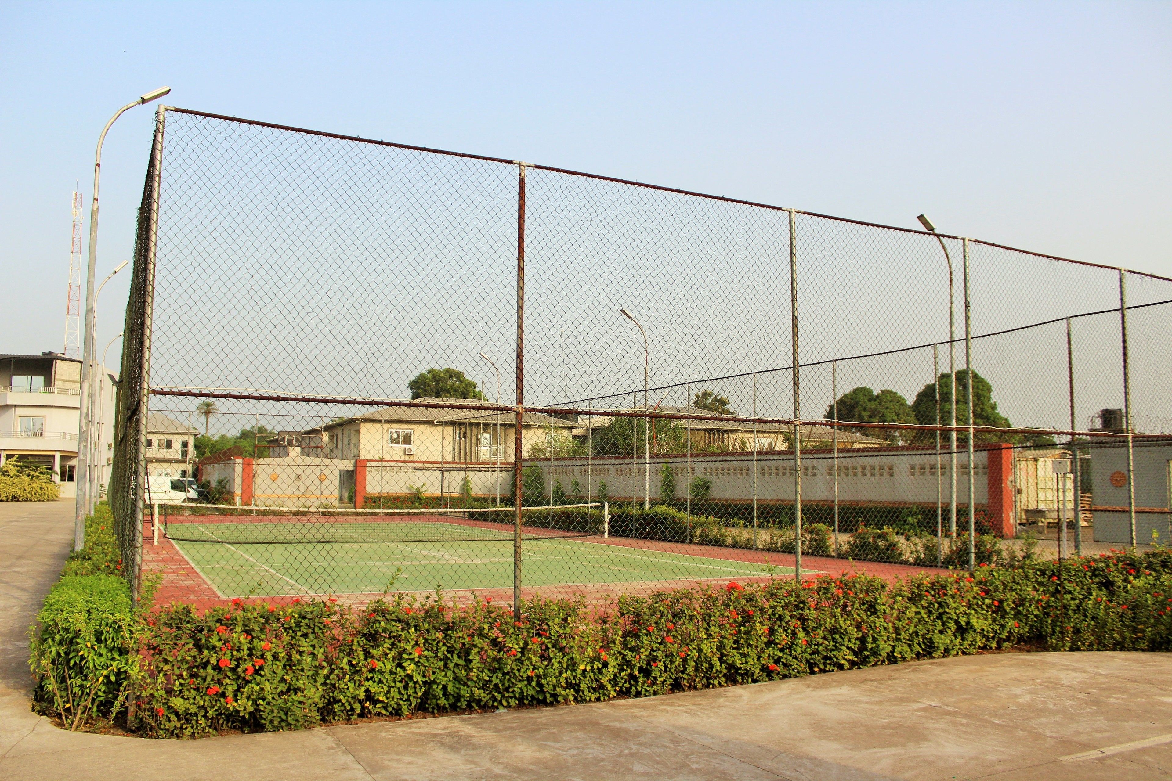 สนามเทนนิส