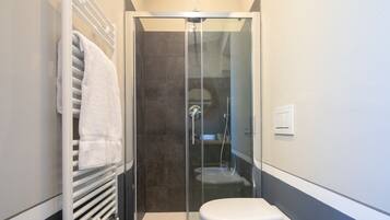Appartement Romantique, 2 chambres | Salle de bain