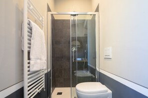 Romantic Apartment, 2 Bedrooms | Bathroom | Shower, rainfall showerhead, free toiletries, hair dryer - Nerli Prestige by Mmega (Florence)