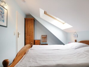 3 bedrooms, travel cot, WiFi