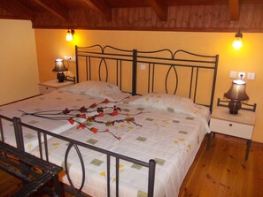 Free cots/infant beds, bed sheets - Vyzantio Apartments (Kefalonia)