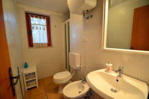 Departamento, 1 habitación (Luisa 2) | Baño | Regadera y bidet 