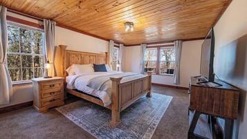 2 bedrooms, travel crib, free WiFi, bed sheets