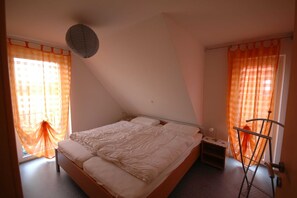 3 Schlafzimmer, Reisekinderbett, Bettwäsche
