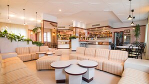 Coin salon dans le hall