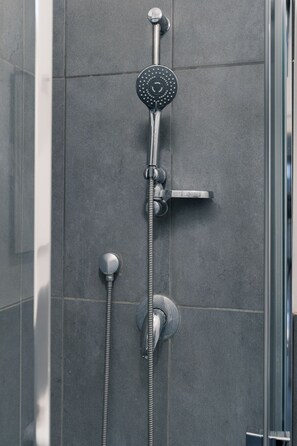 Yucca Double Room | Regadera en el baño