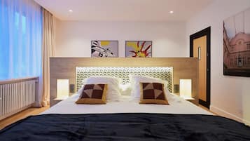 Ropa de cama de alta calidad y caja de seguridad en la habitación