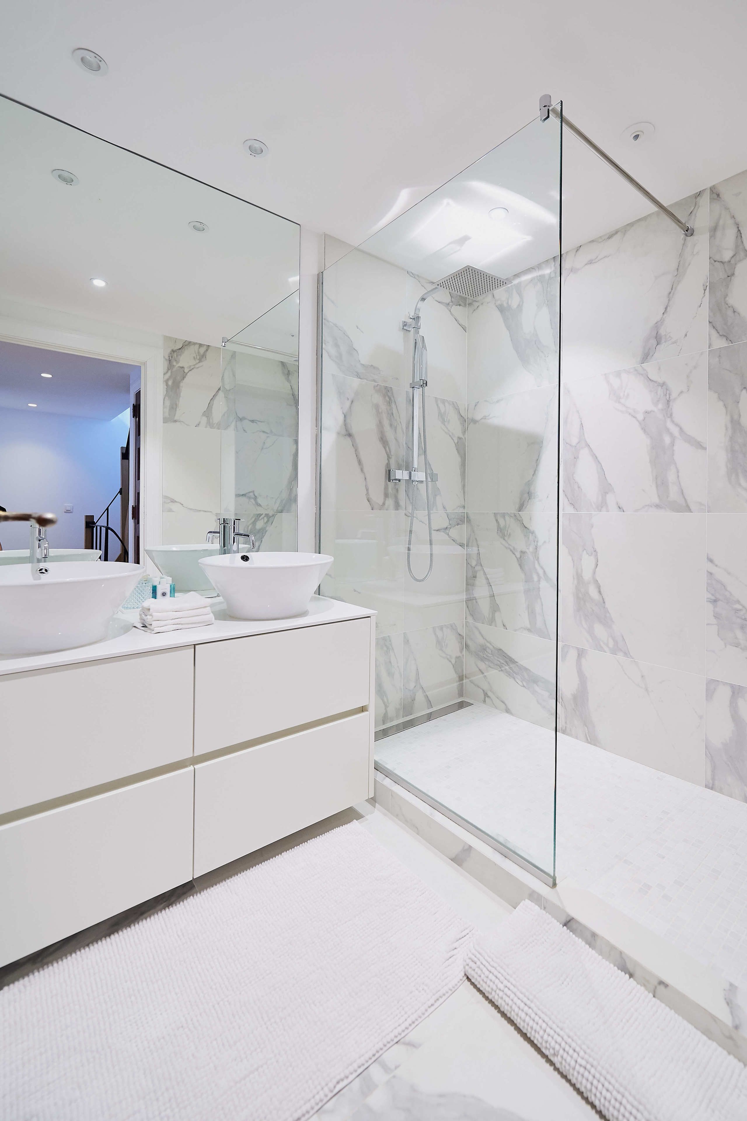 Luxe huis, 2 slaapkamers | Badkamer | Een douche, designer toiletartikelen, een haardroger, badjassen