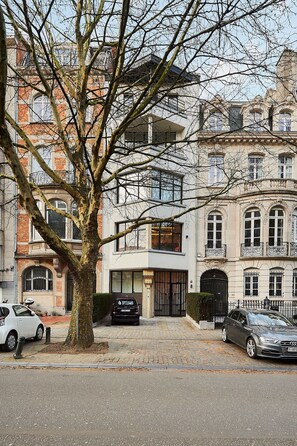 Front of property - Suites 124 (Brussels)
