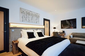 Grand Room (Pascaline) | Premium bedding, in-room safe, individually decorated - Suites 124 (Brussels)