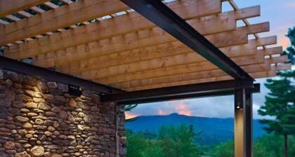 Upscale 3BR Topnotch Overlook