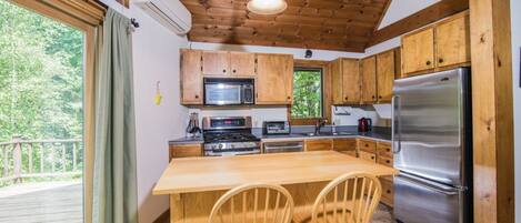 Rumah | Dapur pribadi | Lemari es, microwave, oven, dan kompor