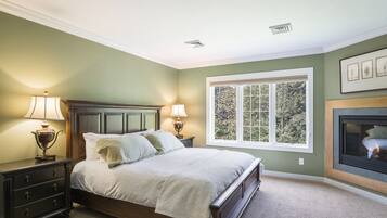 House | 4 bedrooms, desk, iron/ironing board, free WiFi