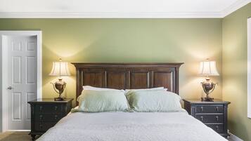 House | 4 bedrooms, desk, iron/ironing board, free WiFi